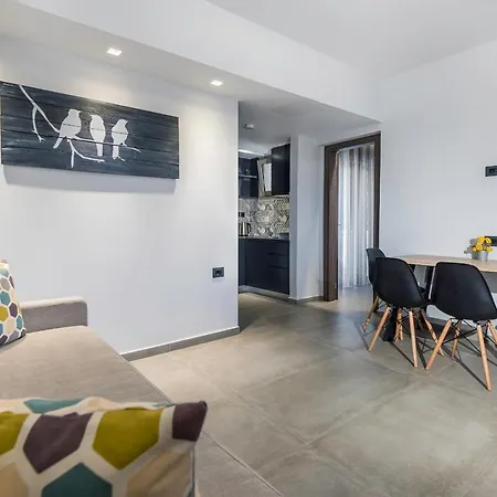 מלון דירות Theatraki 2*