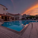Theatraki Aparthotel 2*