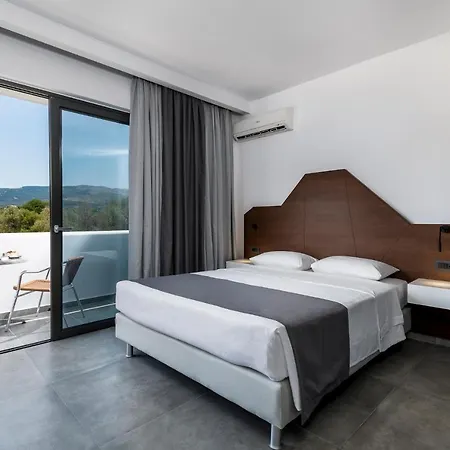 Aparthotel Theatraki